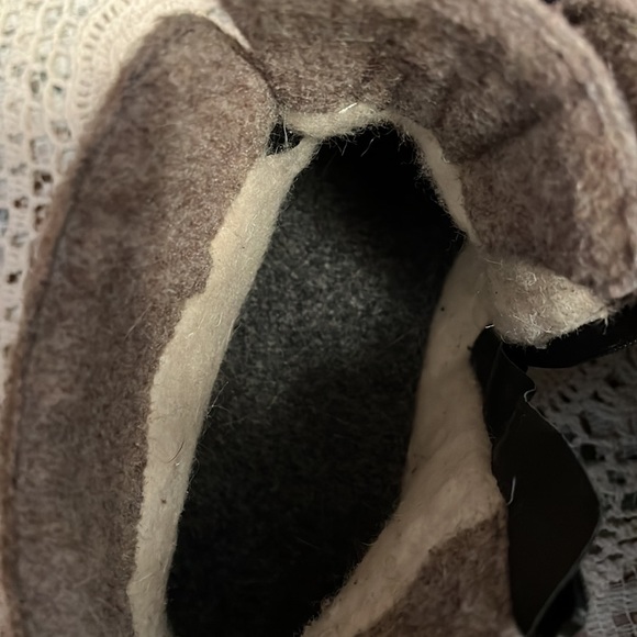 Remote boots 🥾 - Picture 11 of 12